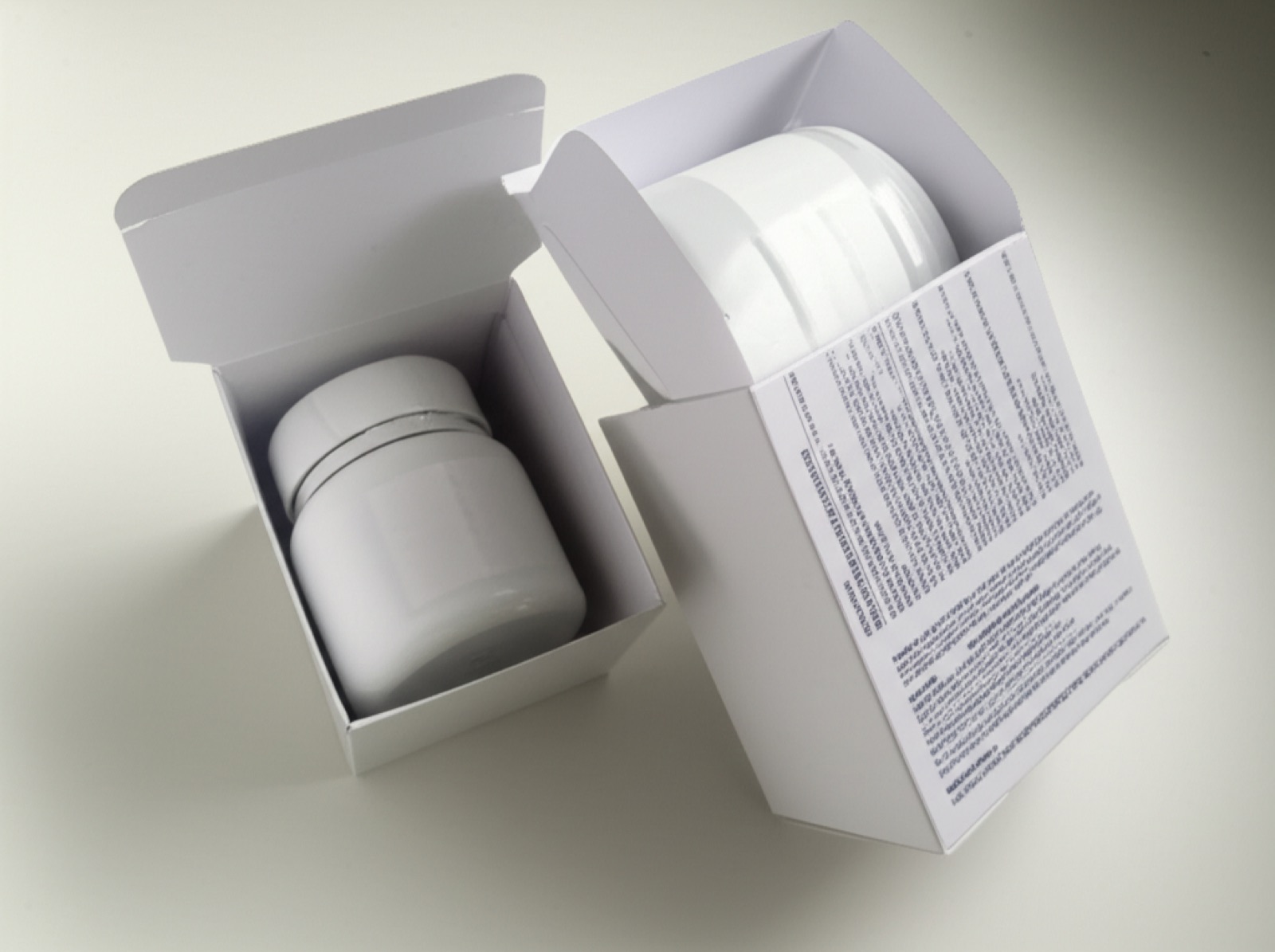 保健食品瓶罐裝入彩盒測試：展示合適與不合適的尺寸對比