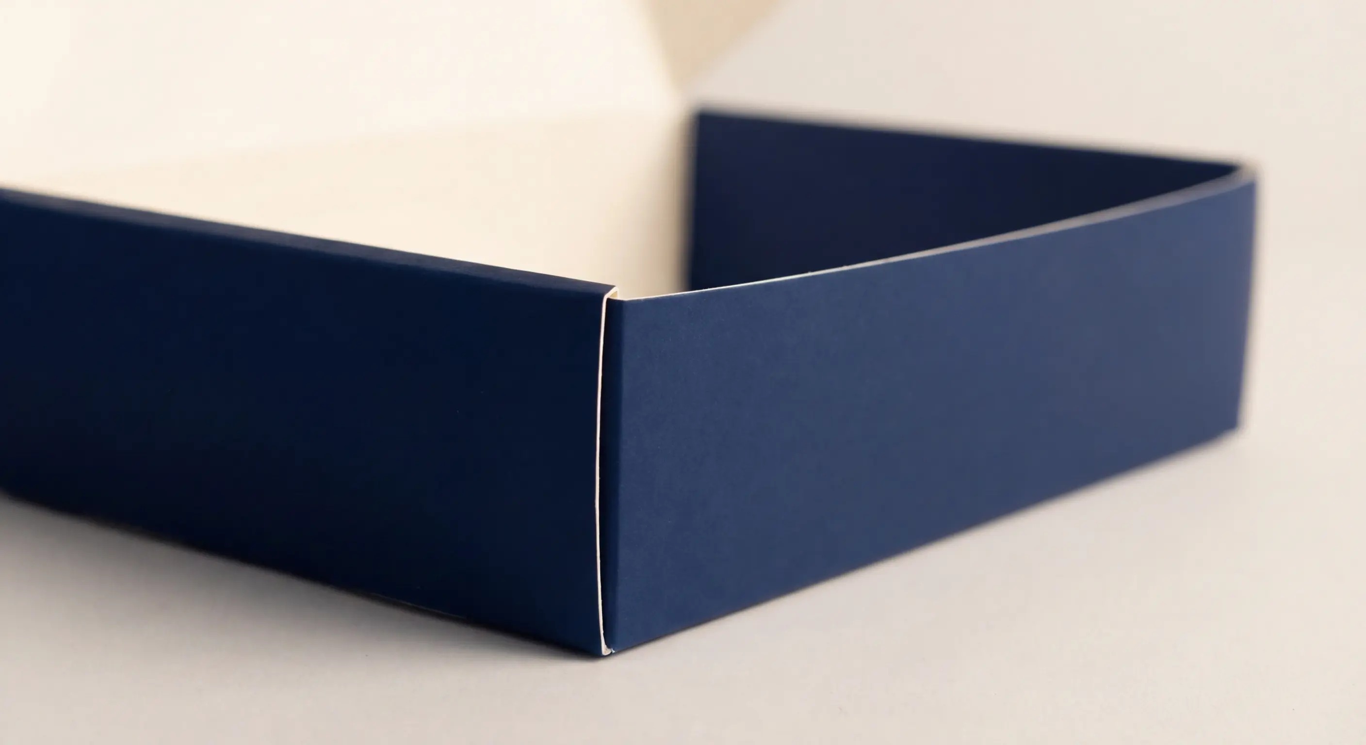 台灣彩盒包裝盒設計費用組成說明，涵蓋設計費、版費、刀模費各項目計算方式，包裝盒設計費用完整報價指南。