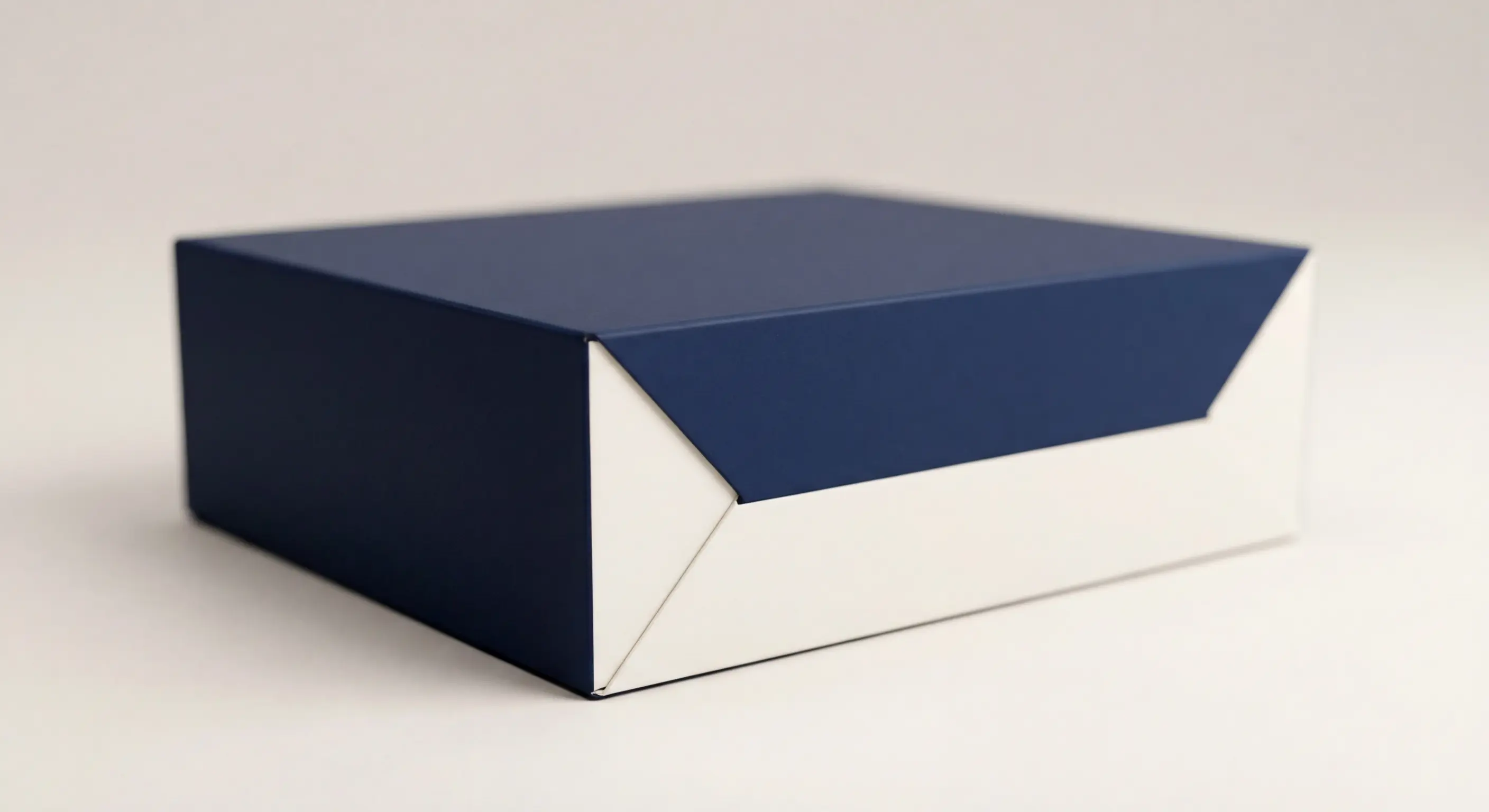 影響彩盒生產交期的五個關鍵因素示意圖，包含打樣確認、材料備料、印刷排程等時間節點，彩盒交期規劃完整指南。