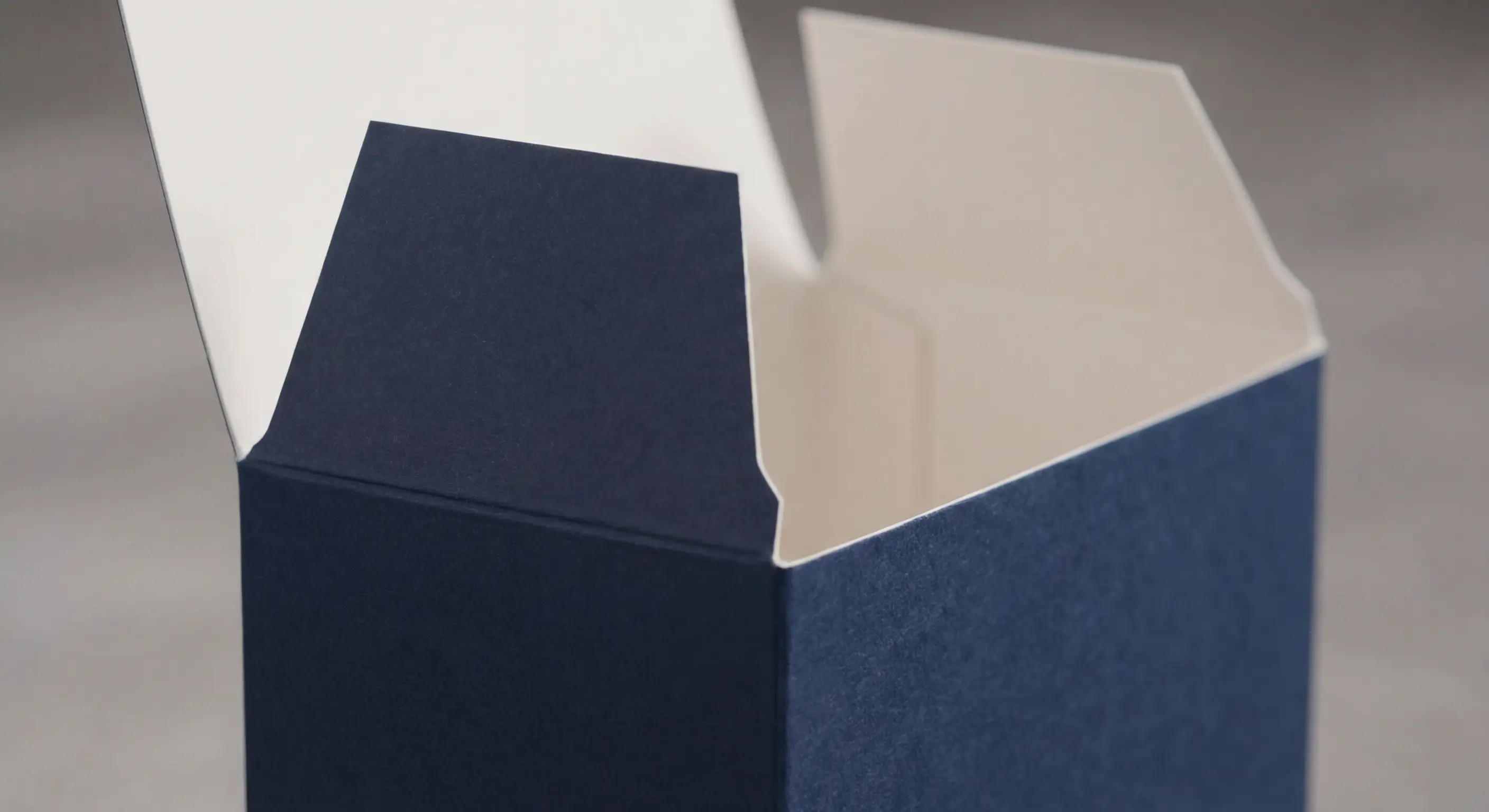 抗老品牌彩盒設計展示:科技感配色與專業質感